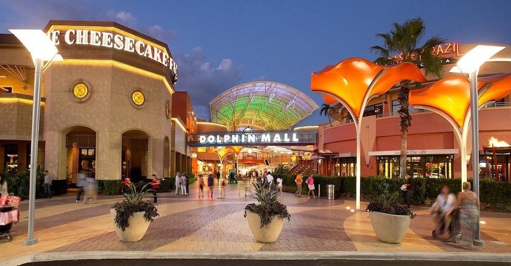 Doubletree By Hilton Miami Doral Hotel Sweetwater Exterior foto