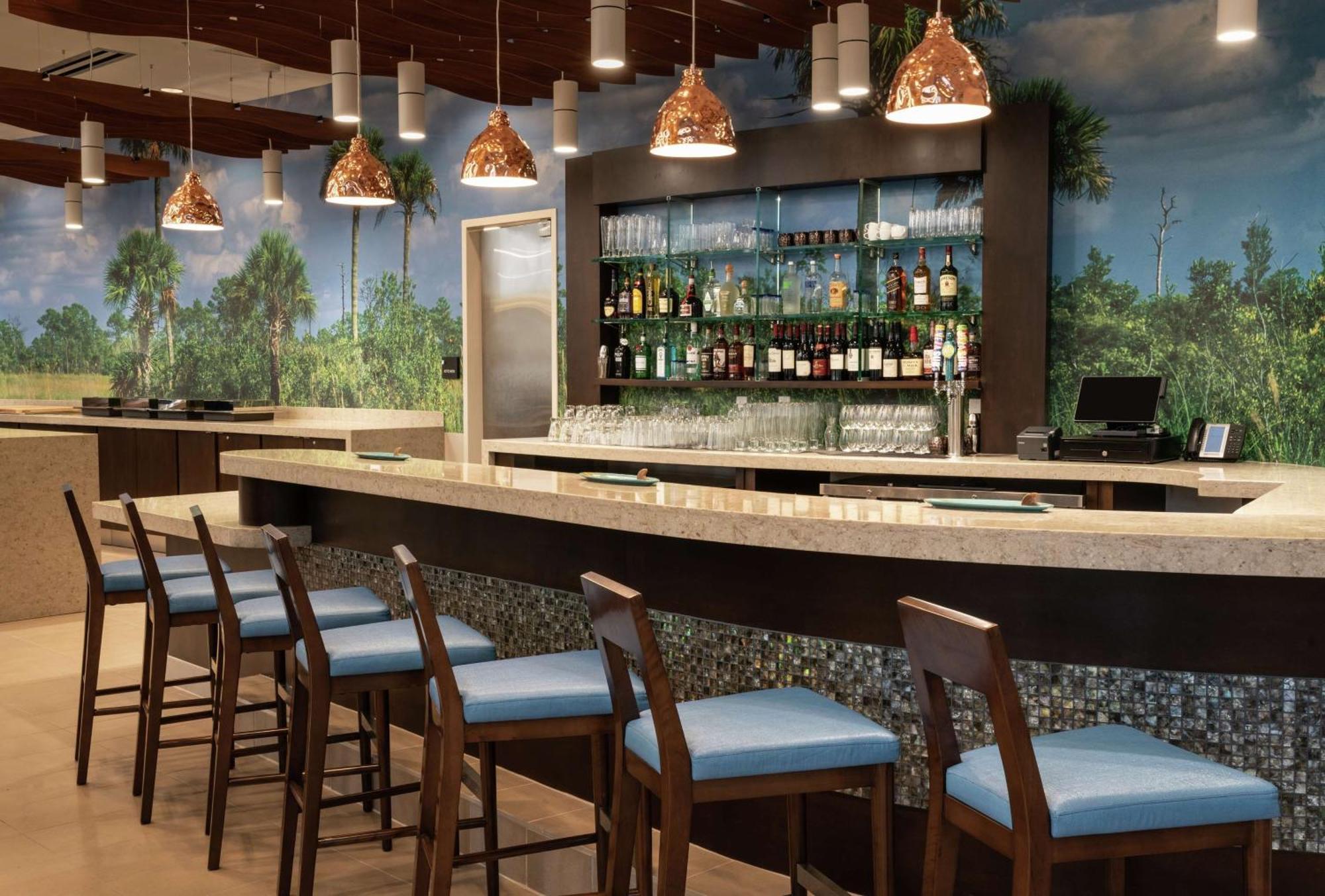 Doubletree By Hilton Miami Doral Hotel Sweetwater Exterior foto