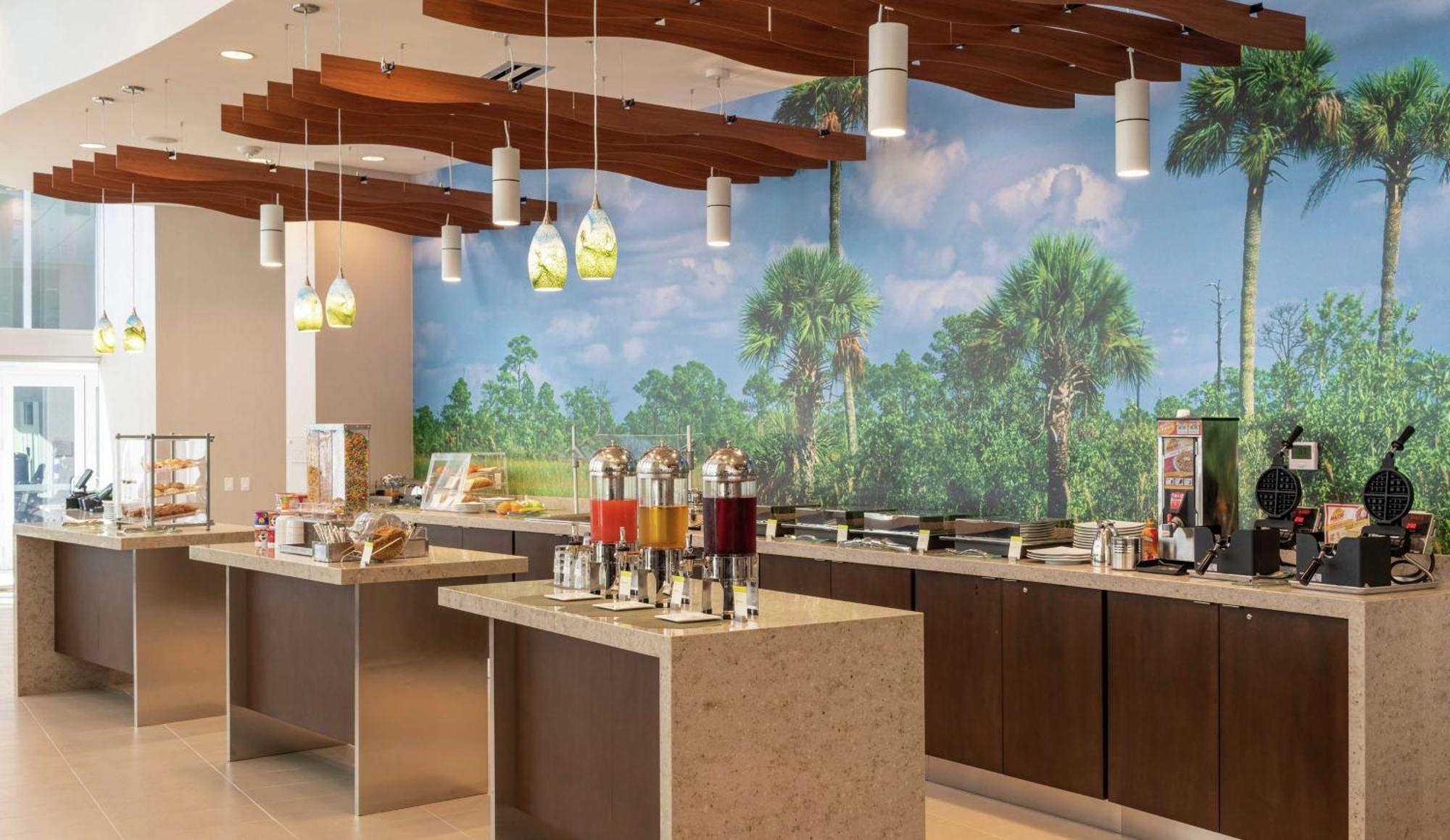 Doubletree By Hilton Miami Doral Hotel Sweetwater Exterior foto