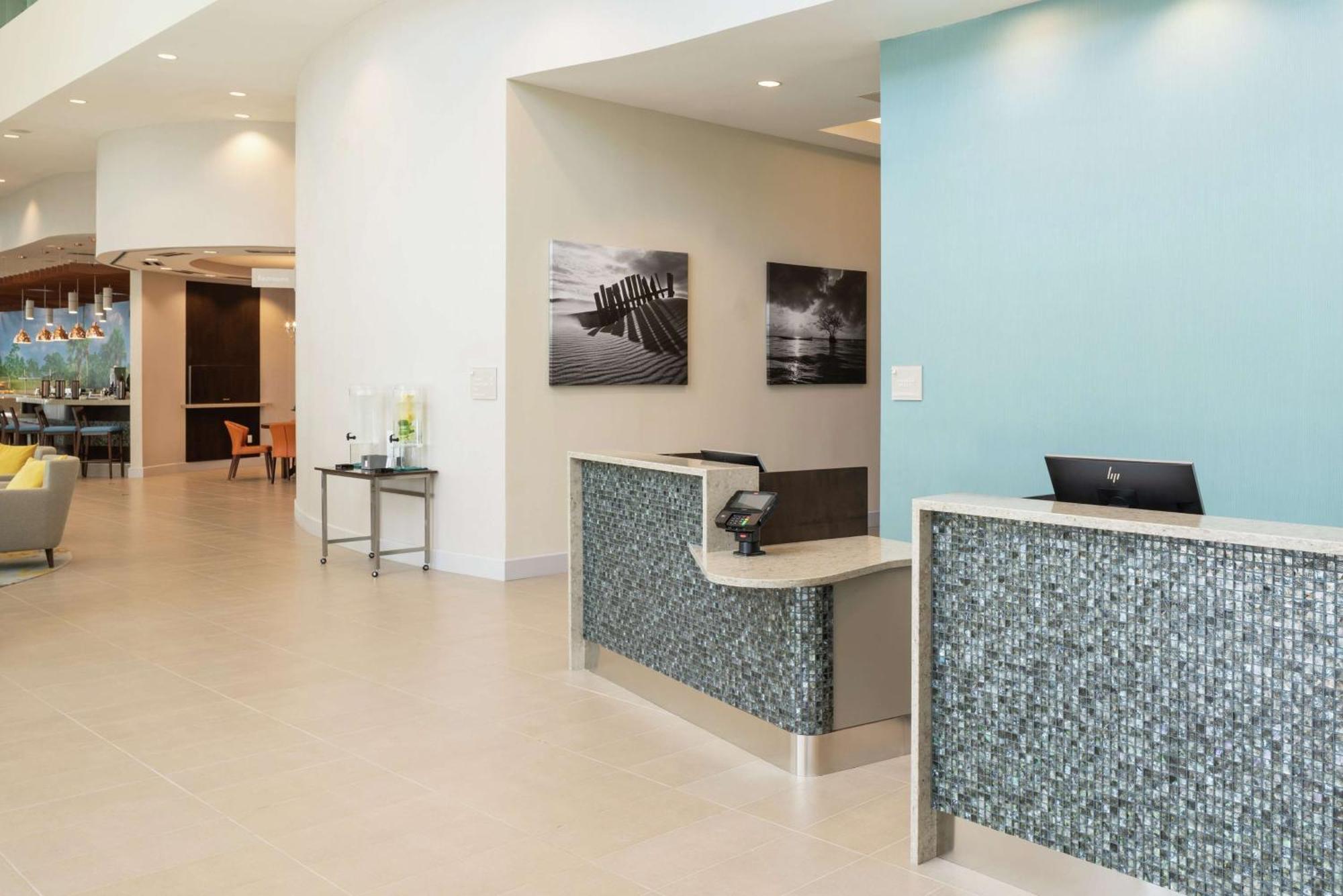 Doubletree By Hilton Miami Doral Hotel Sweetwater Exterior foto