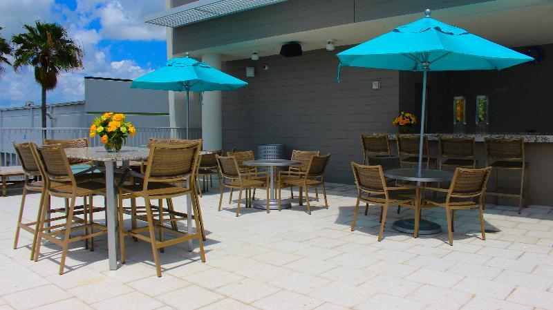 Doubletree By Hilton Miami Doral Hotel Sweetwater Exterior foto